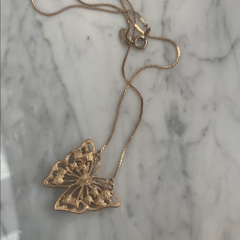 Vintage Citation Elegant Gold Tone and Pearl Butterfly Pendant Necklace - Picture 4 of 6